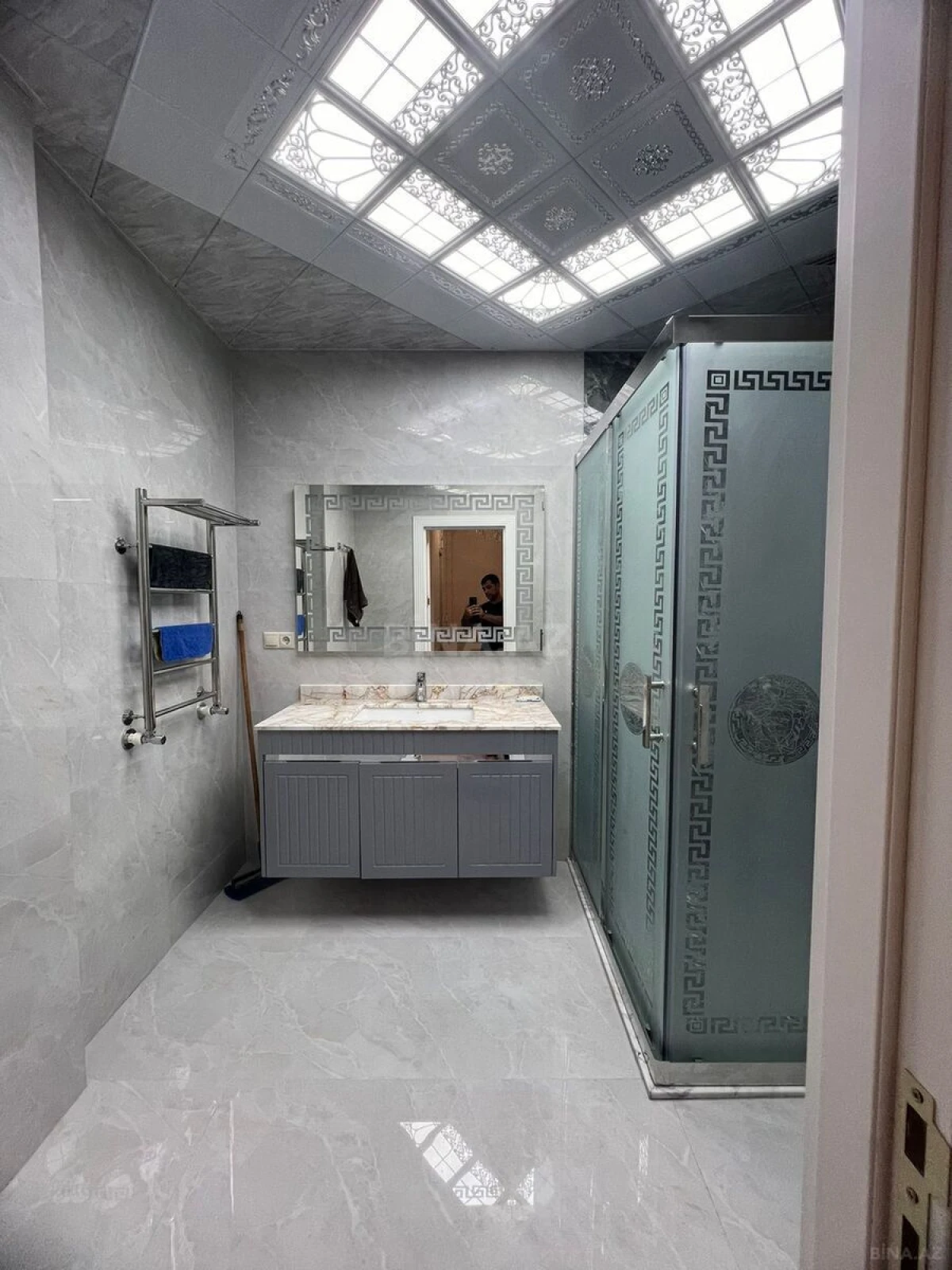 Satılır 4 otaqlı mənzil 128 m²