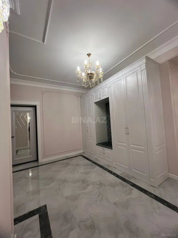 Satılır 4 otaqlı mənzil 128 m²