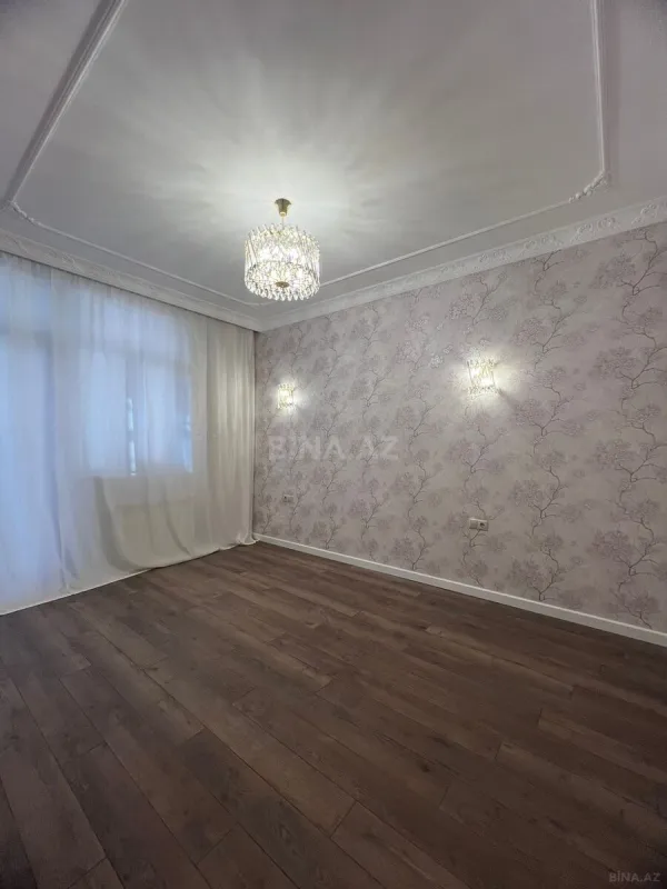 Satılır 4 otaqlı mənzil 128 m²