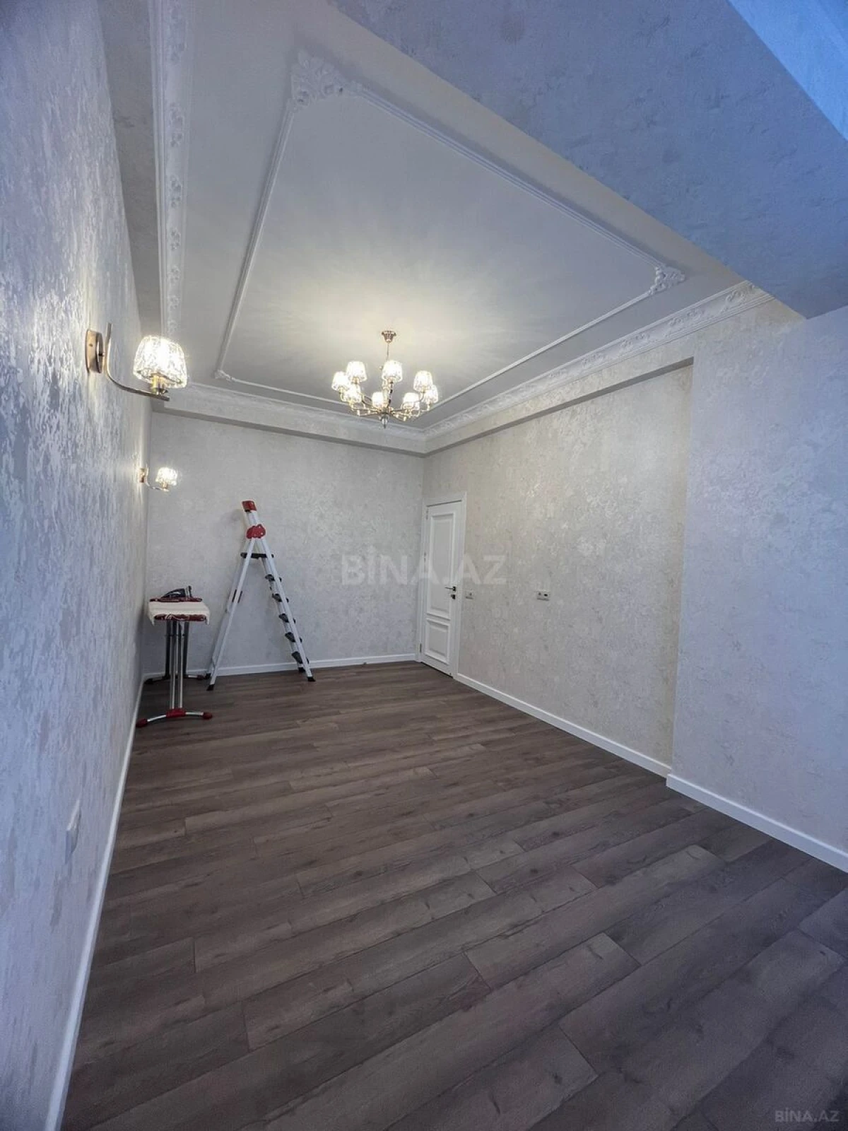 Satılır 4 otaqlı mənzil 128 m²