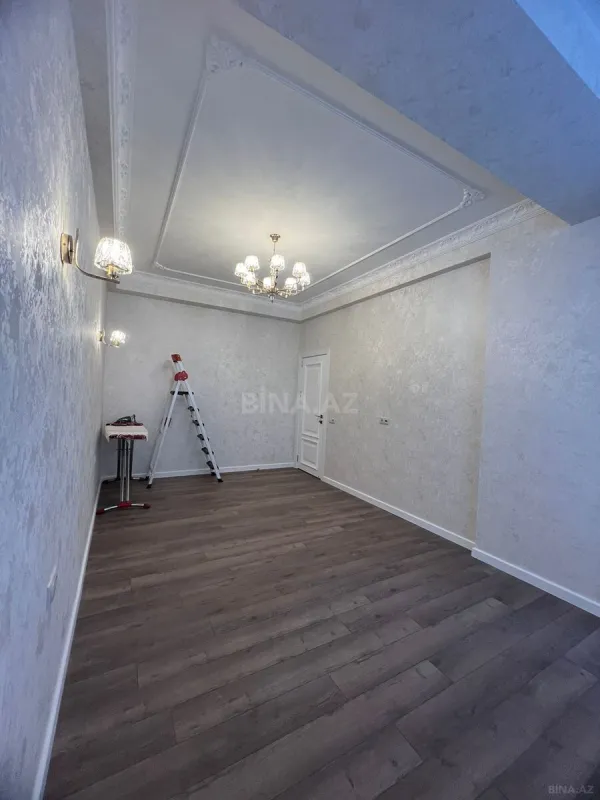 Satılır 4 otaqlı mənzil 128 m²