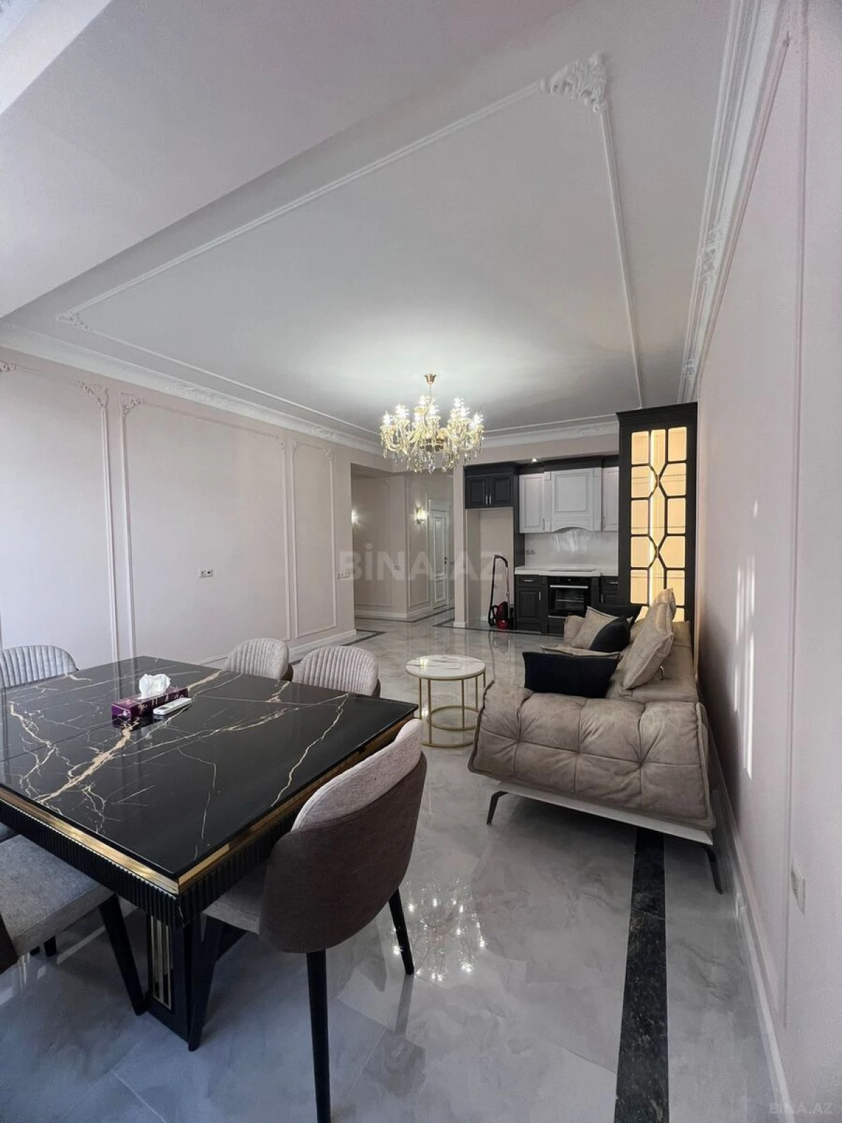Satılır 4 otaqlı mənzil 128 m²