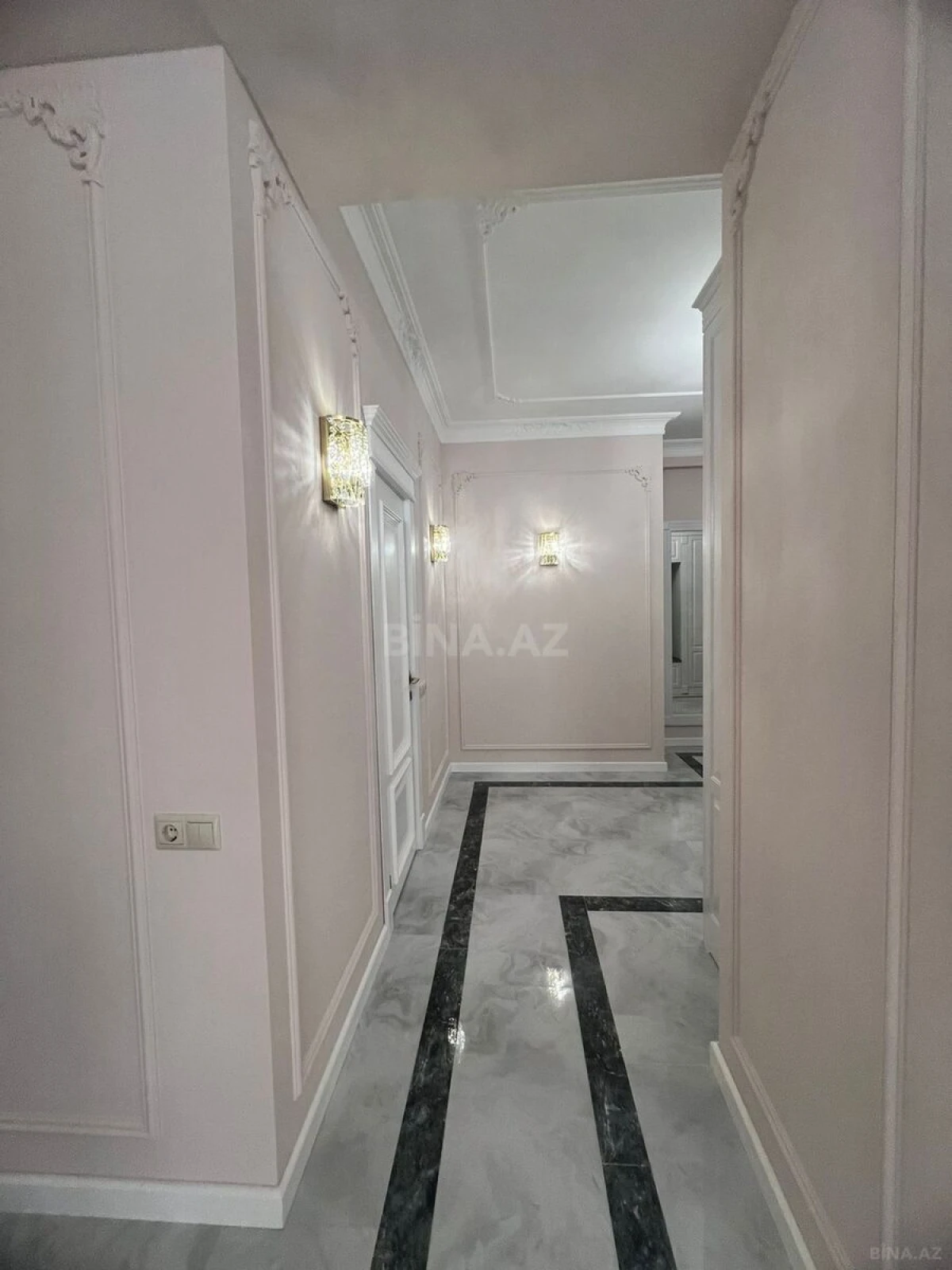 Satılır 4 otaqlı mənzil 128 m²