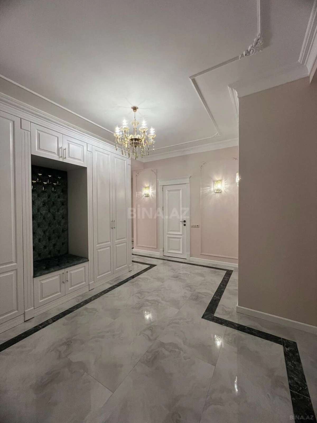 Satılır 4 otaqlı mənzil 128 m²