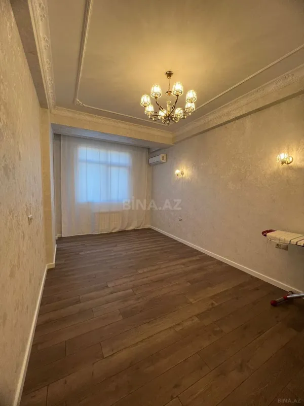 Satılır 4 otaqlı mənzil 128 m²