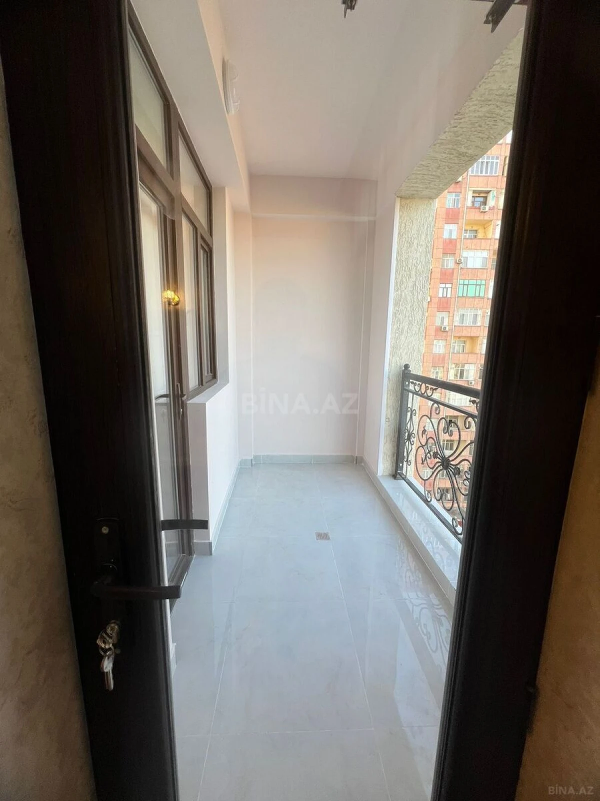 Satılır 4 otaqlı mənzil 128 m²