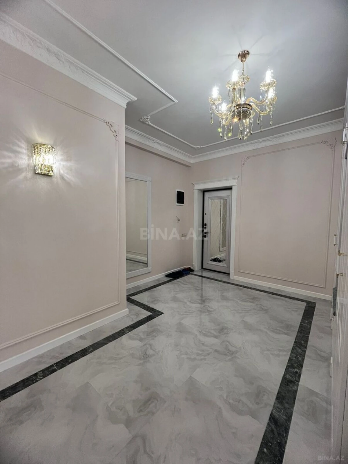 Satılır 4 otaqlı mənzil 128 m²