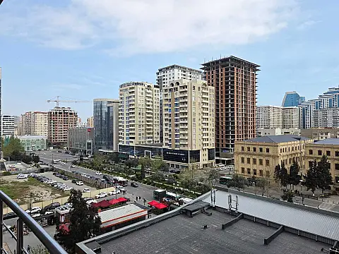 Satılır 3 otaqlı mənzil 93 m²