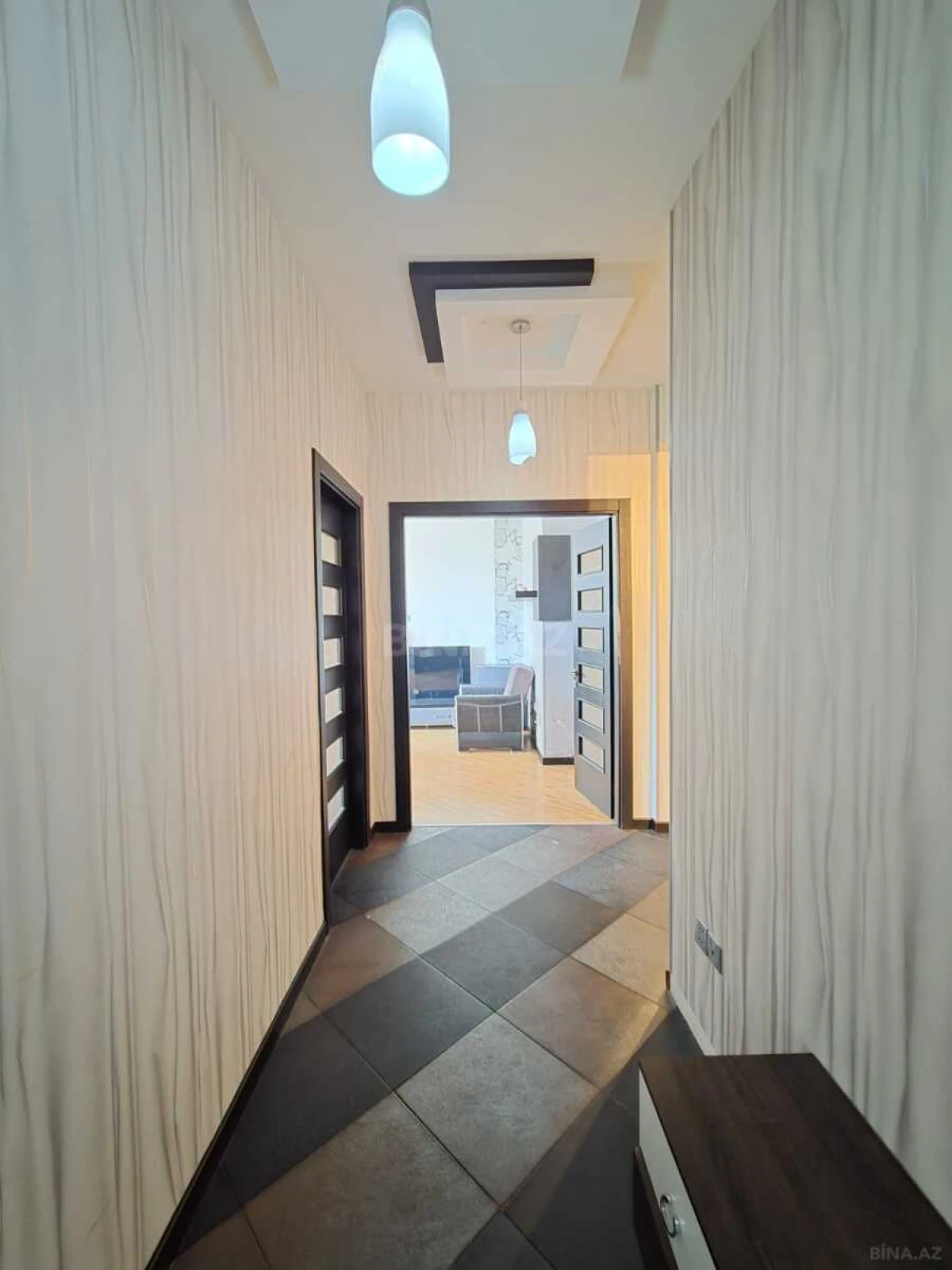 Satılır 3 otaqlı mənzil 93 m²