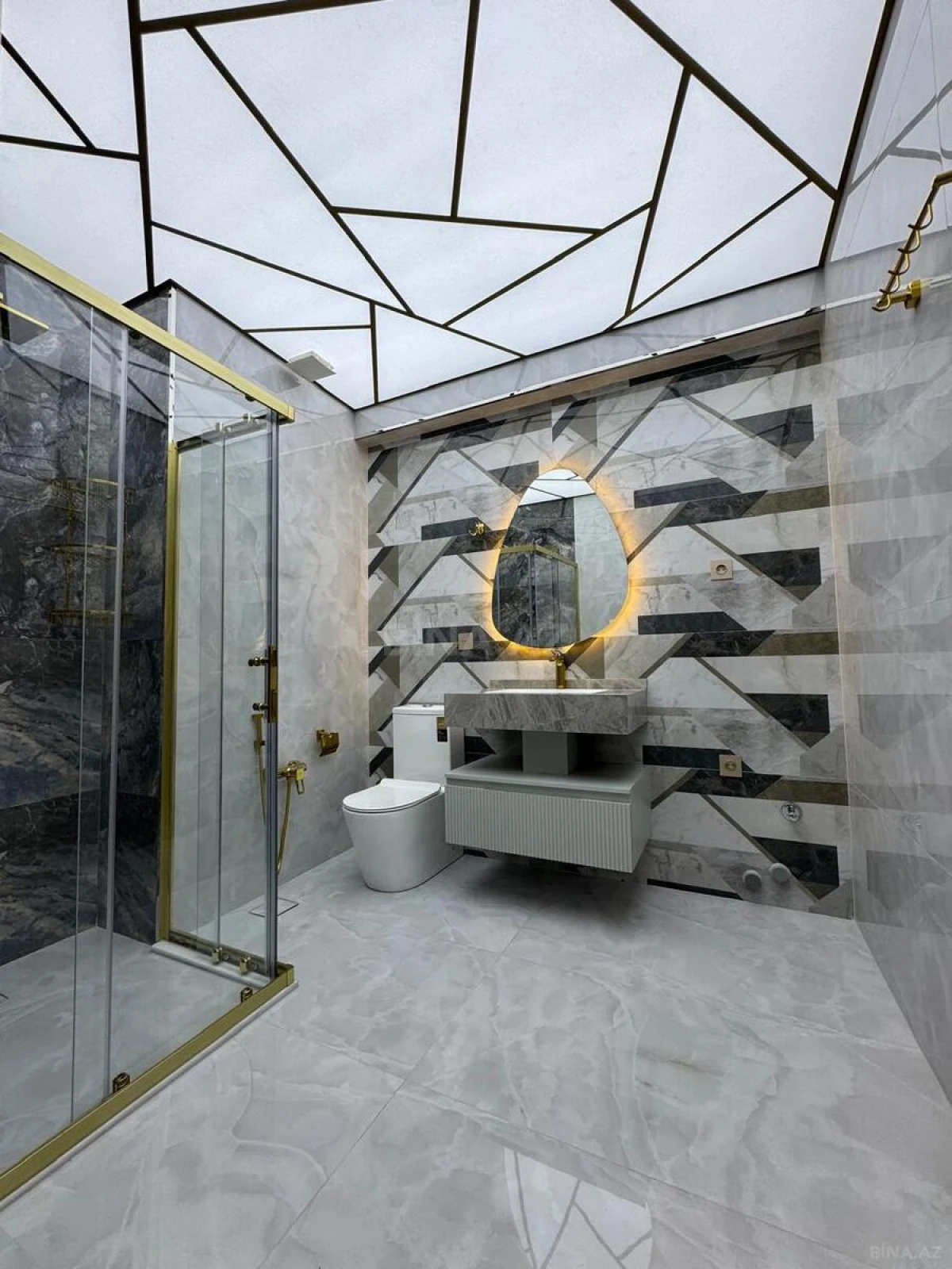 Satılır 3 otaqlı mənzil 110 m²