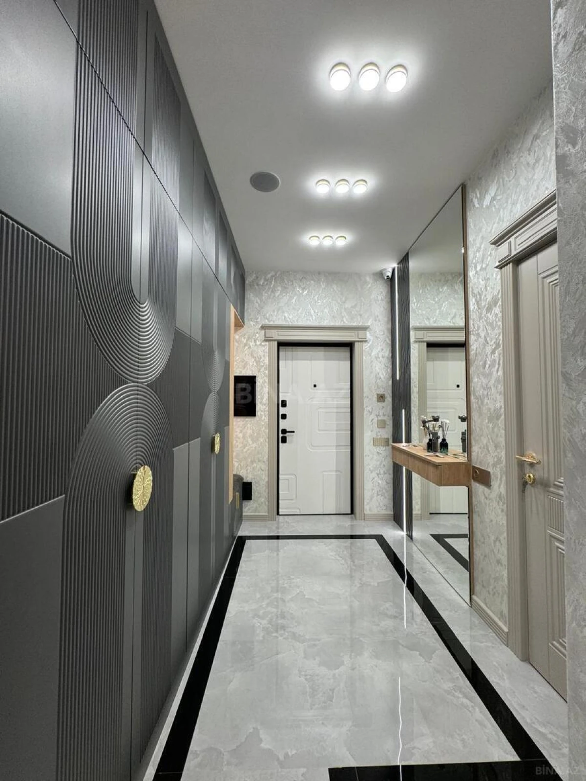 Satılır 3 otaqlı mənzil 110 m²