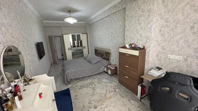Satılır 3 otaqlı mənzil 130 m²