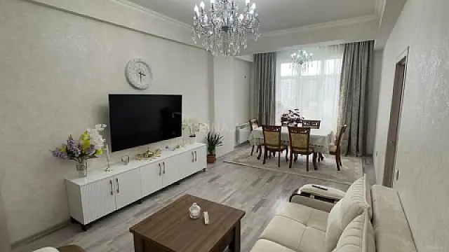 Satılır 3 otaqlı mənzil 130 m² — Bakı, İnşaatçılar 3 otaq 130.00 m²