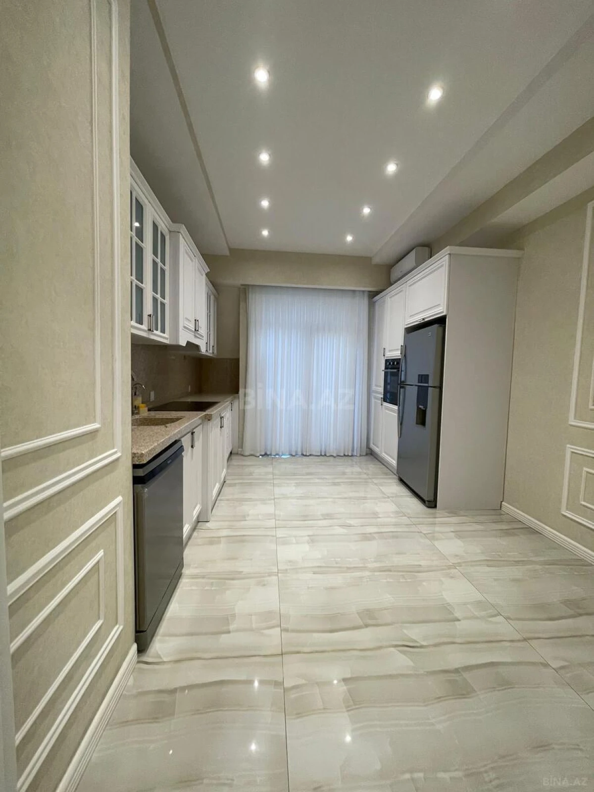 Kirayə verilir 5 otaqlı ofis 200 m²