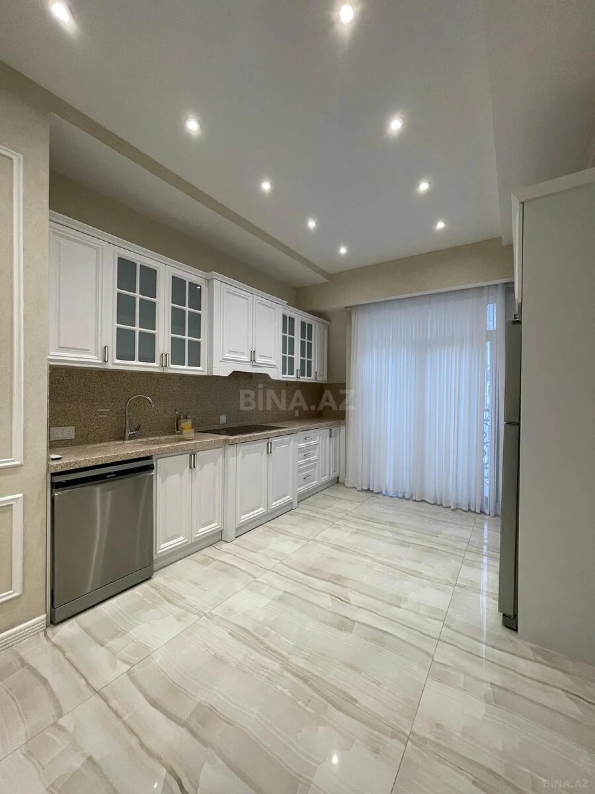 Kirayə verilir 5 otaqlı ofis 200 m²