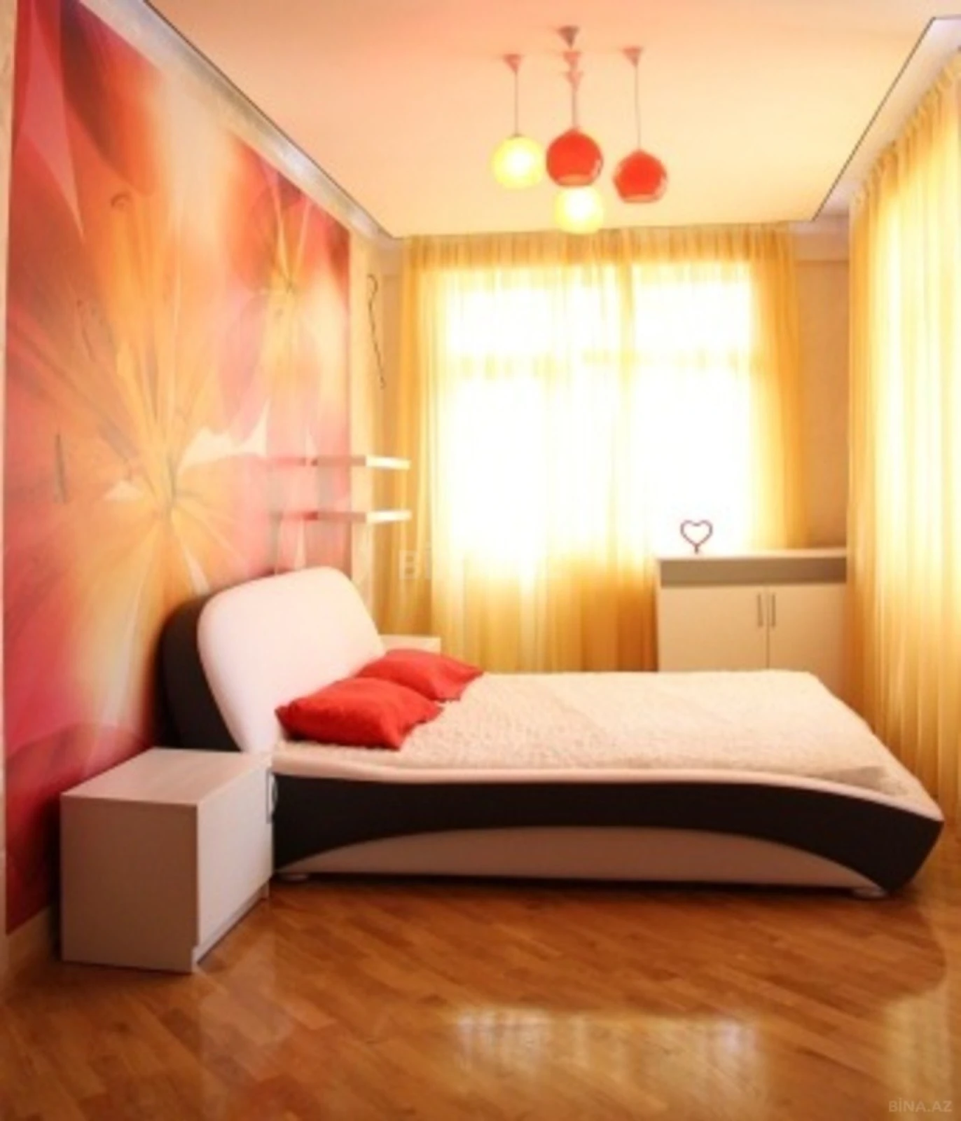 Satılır 4 otaqlı mənzil 157 m²