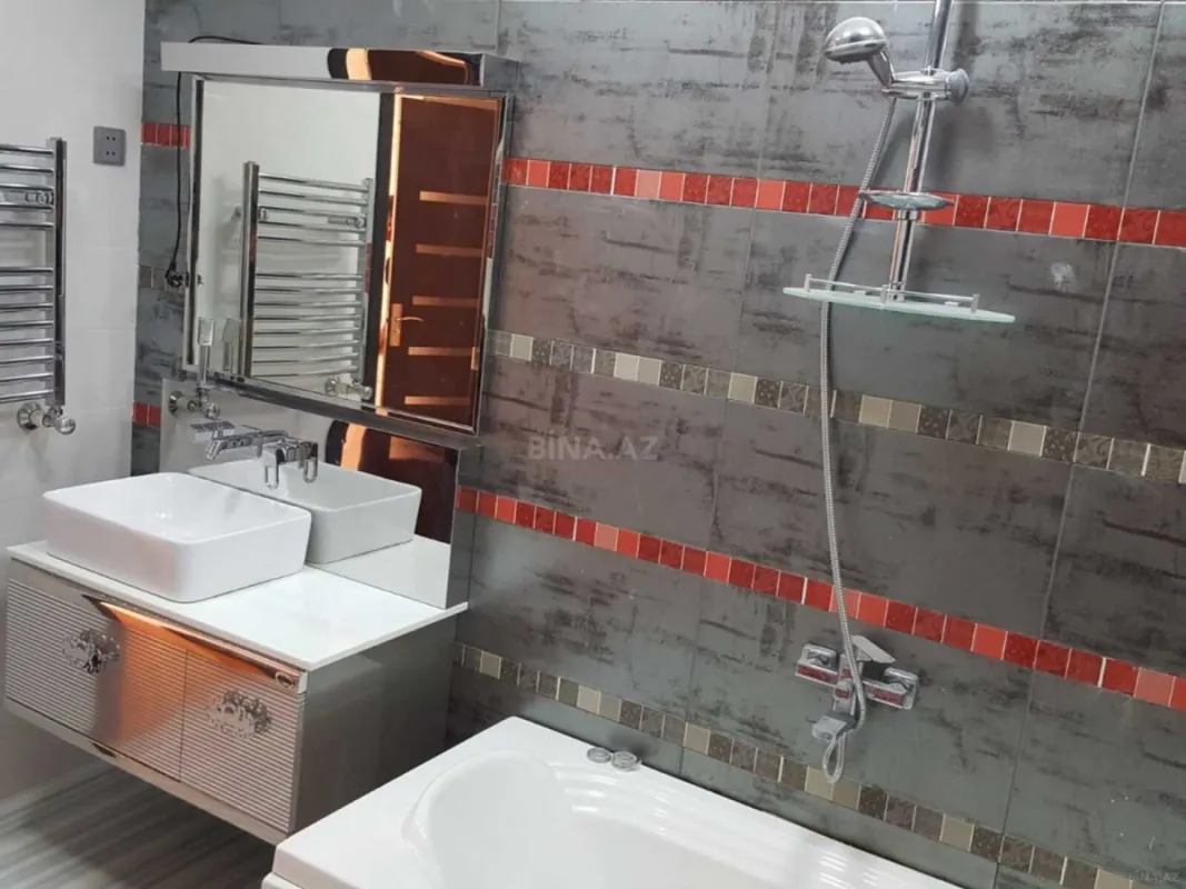 Satılır 4 otaqlı mənzil 157 m²