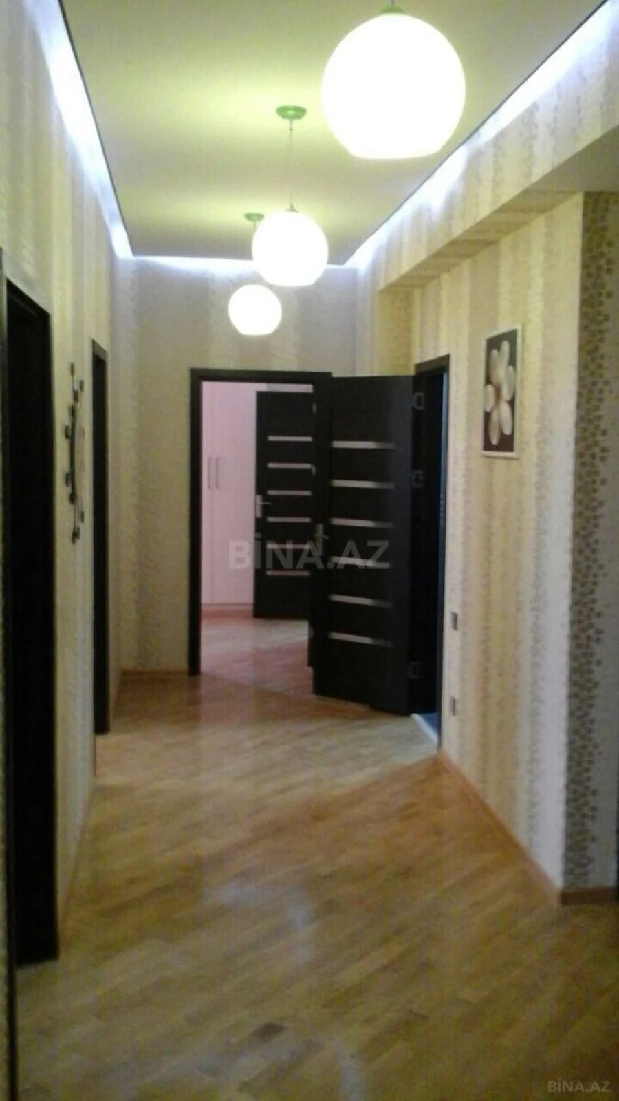 Satılır 4 otaqlı mənzil 157 m²