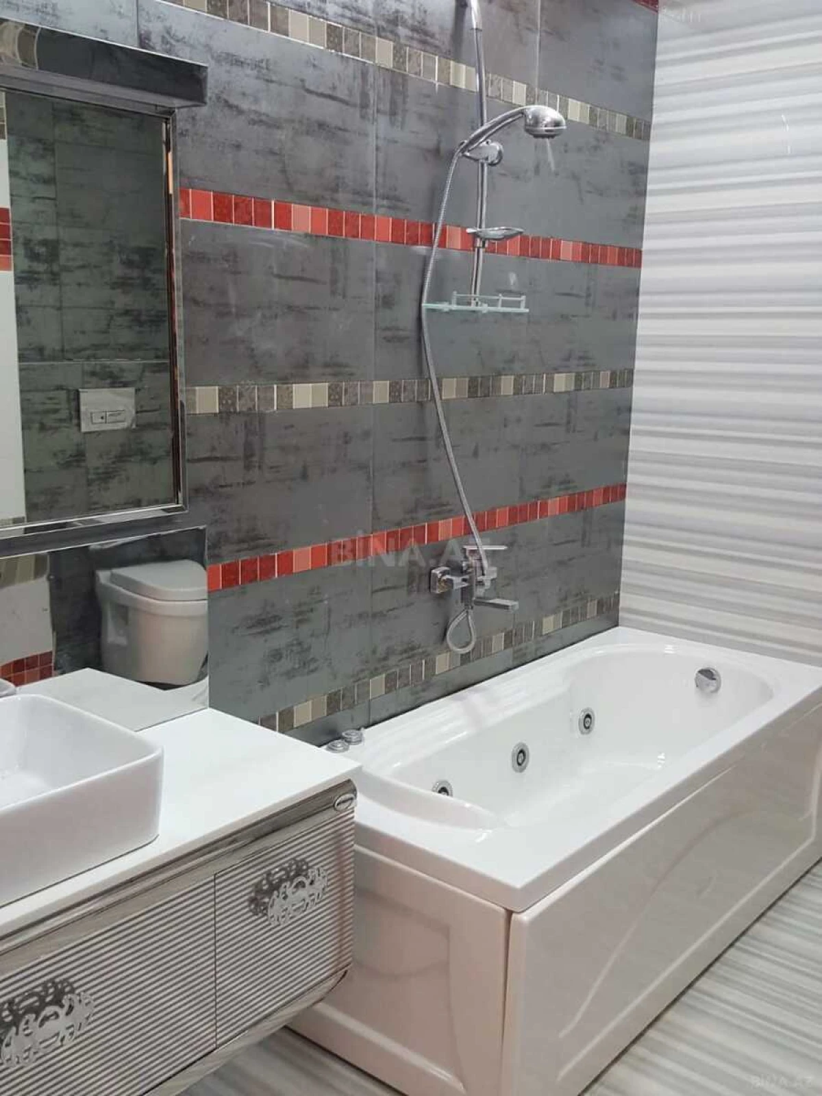 Satılır 4 otaqlı mənzil 157 m²