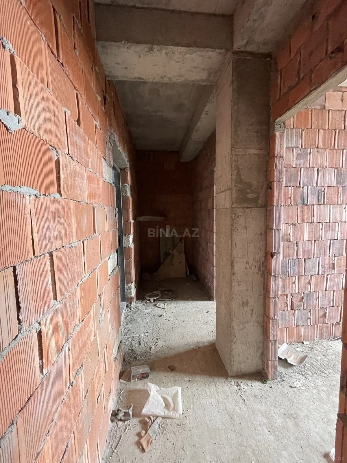 Satılır 2 otaqlı mənzil 61 m²