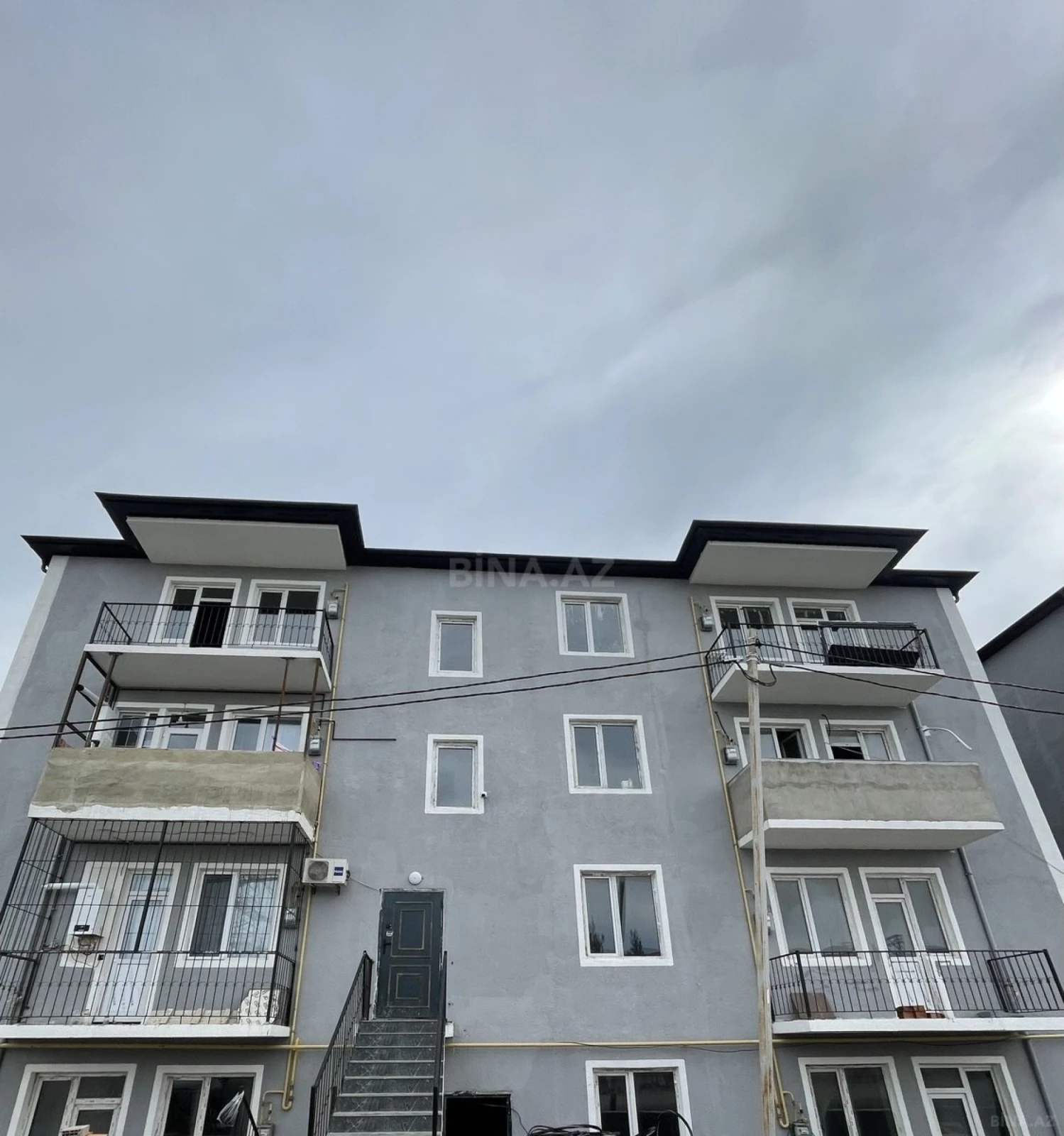 Satılır 2 otaqlı mənzil 61 m²