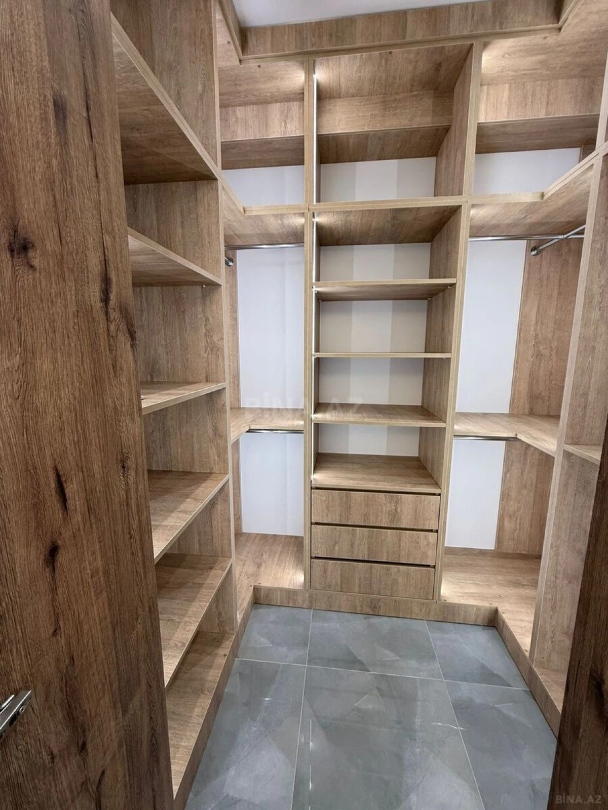 Satılır 3 otaqlı mənzil 110 m²