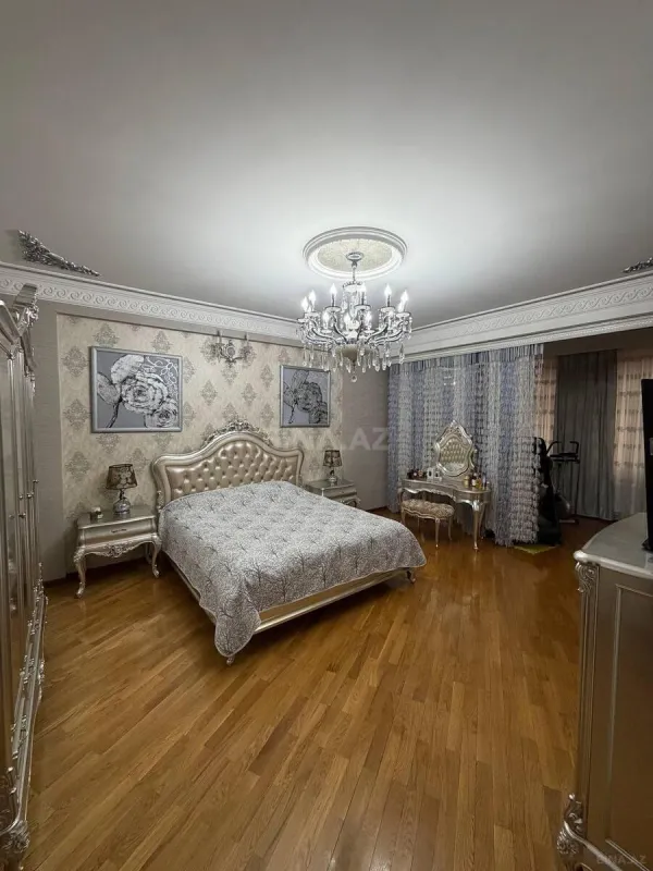 Satılır 5 otaqlı mənzil 214 m²