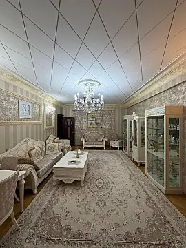 Satılır 5 otaqlı mənzil 214 m²