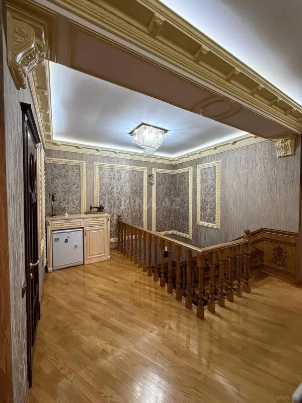 Satılır 5 otaqlı mənzil 214 m²