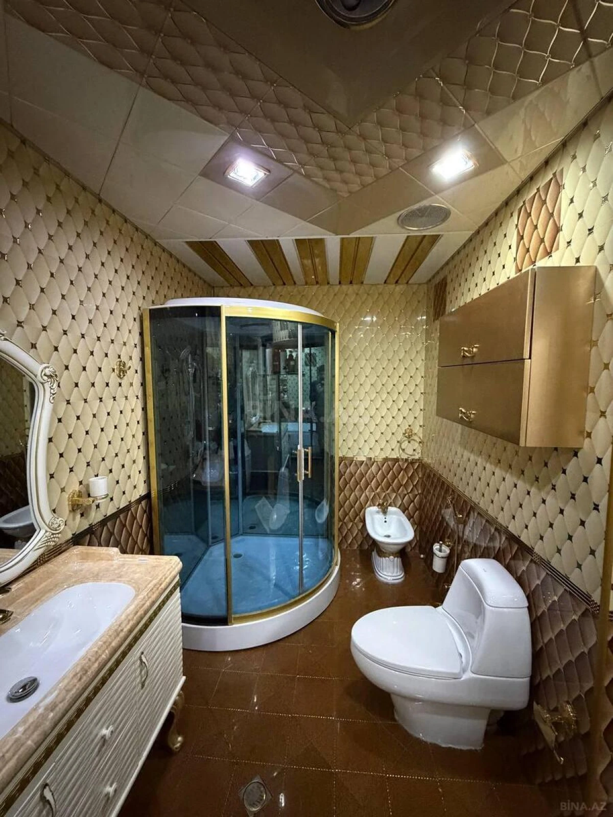 Satılır 5 otaqlı mənzil 214 m²