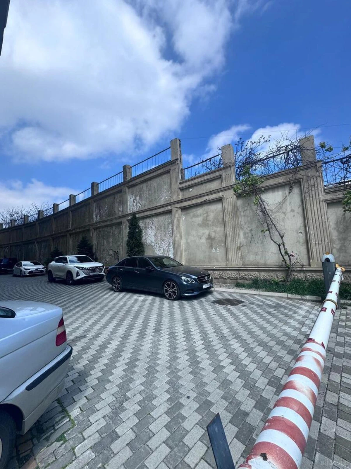 Kirayə verilir obyekt 220 m²