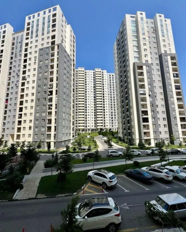 Satılır 4 otaqlı mənzil 155 m²