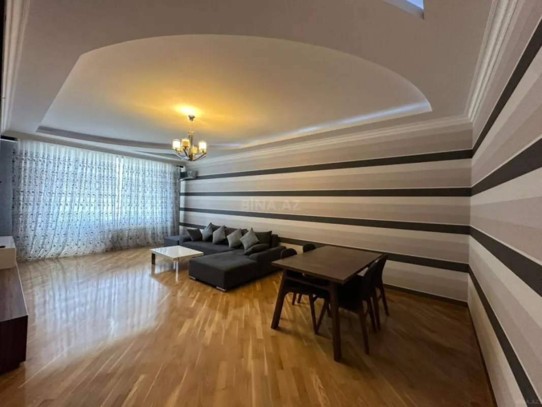 Satılır 3 otaqlı mənzil 156 m²