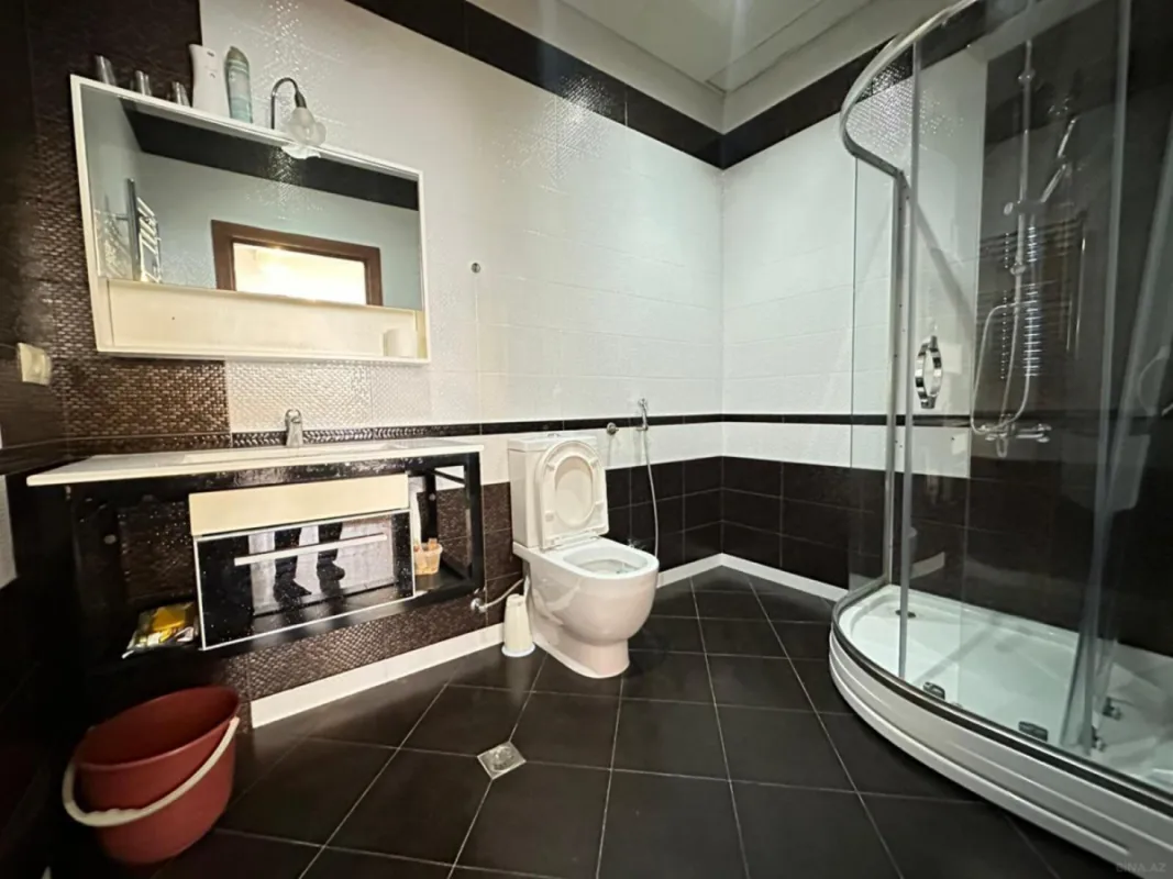 Satılır 3 otaqlı mənzil 156 m²