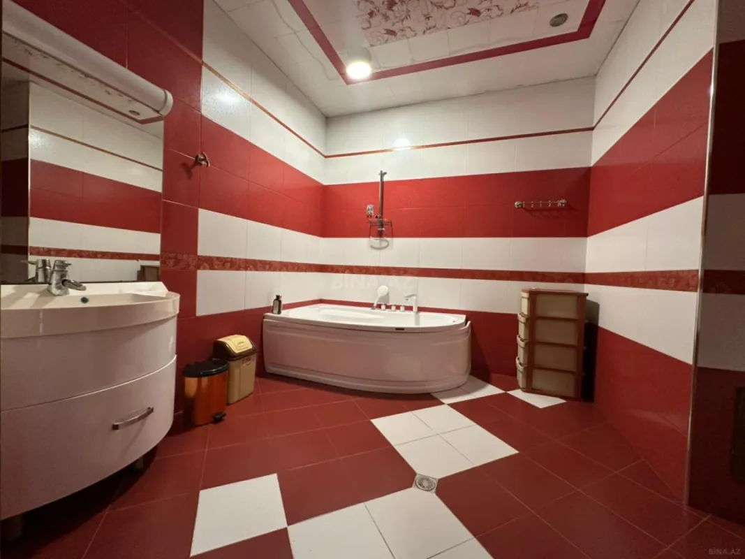 Satılır 3 otaqlı mənzil 156 m²