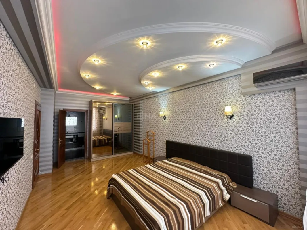 Satılır 3 otaqlı mənzil 156 m²