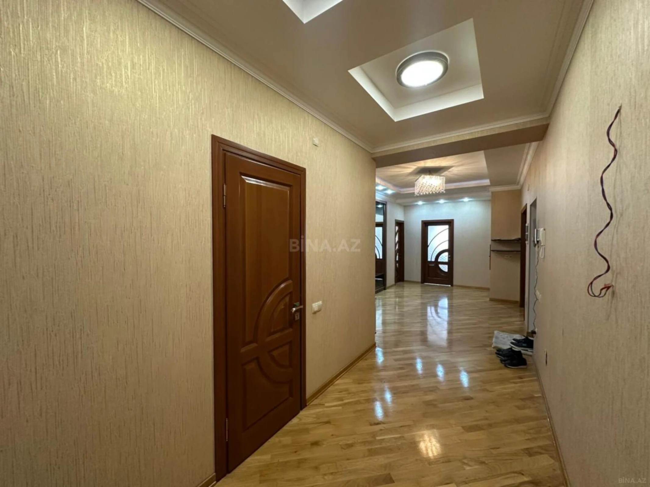 Satılır 3 otaqlı mənzil 156 m²