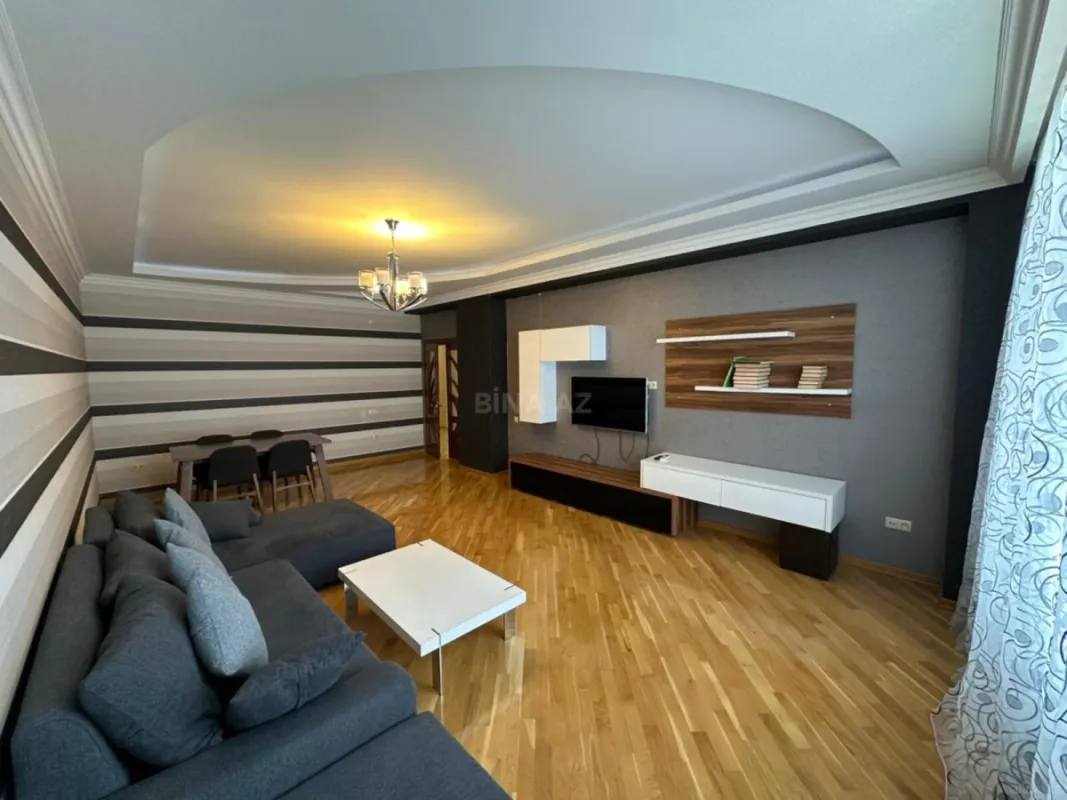 Satılır 3 otaqlı mənzil 156 m²