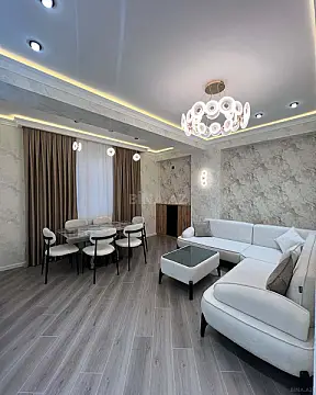 Kirayə verilir 2 otaqlı mənzil 95 m²