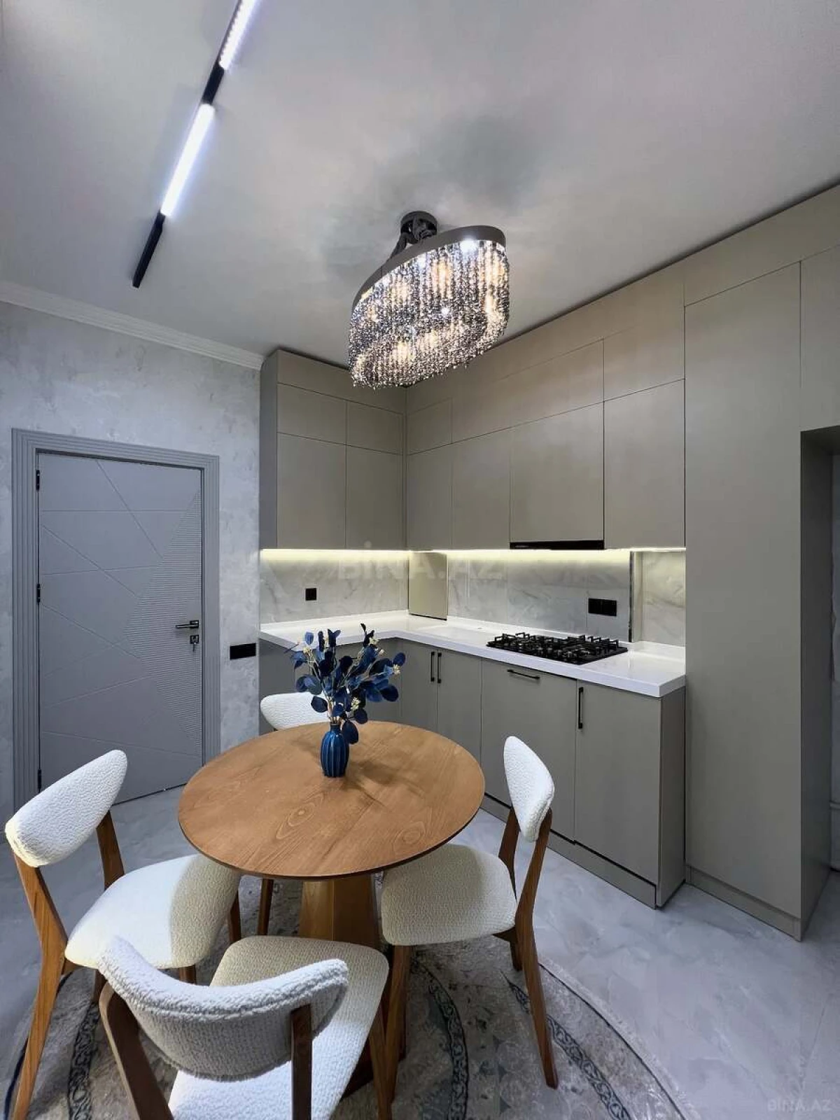 Kirayə verilir 2 otaqlı mənzil 95 m²