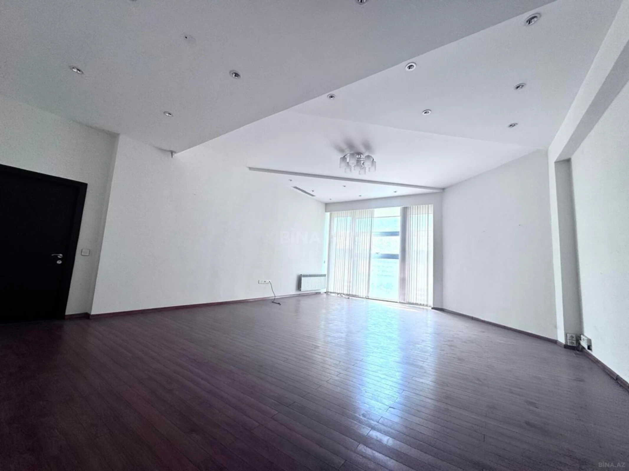 Kirayə verilir 20 otaqlı ofis 1400 m²