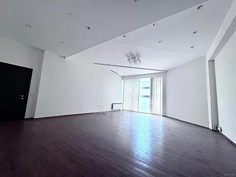 Kirayə verilir 20 otaqlı ofis 1400 m²