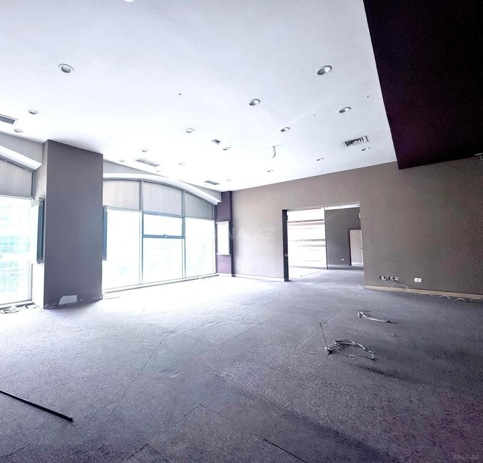 Kirayə verilir 20 otaqlı ofis 1400 m²
