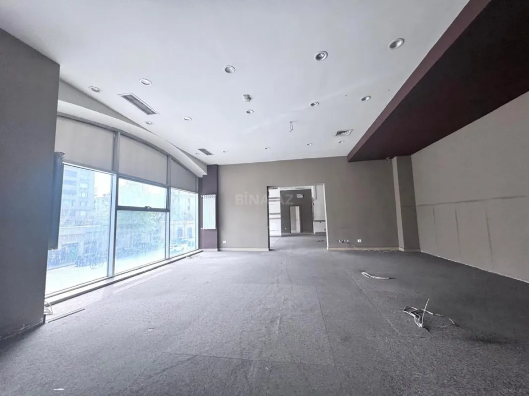 Kirayə verilir 20 otaqlı ofis 1400 m²
