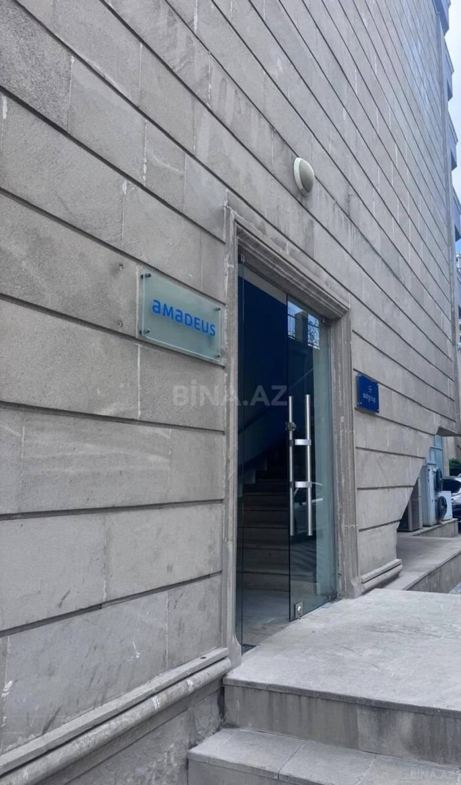 Kirayə verilir 20 otaqlı ofis 1400 m²