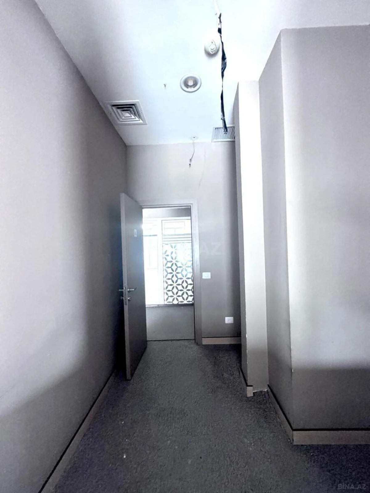 Kirayə verilir 20 otaqlı ofis 1400 m²