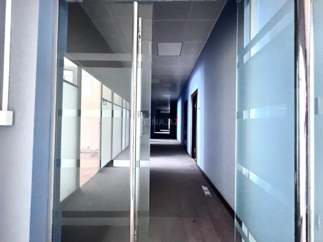 Kirayə verilir 20 otaqlı ofis 1400 m²