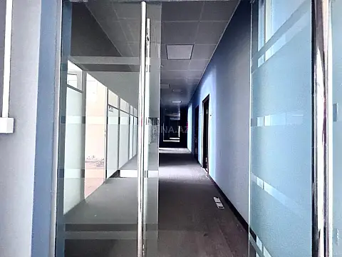 Kirayə verilir 20 otaqlı ofis 1400 m²