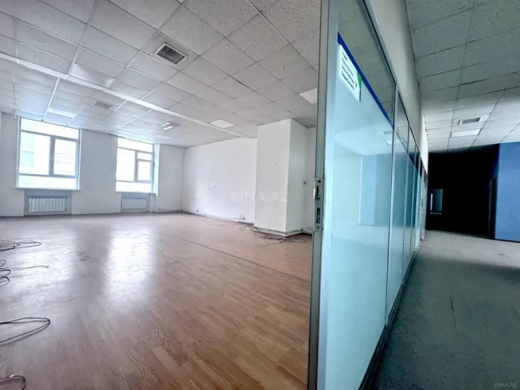 Kirayə verilir 20 otaqlı ofis 1400 m²