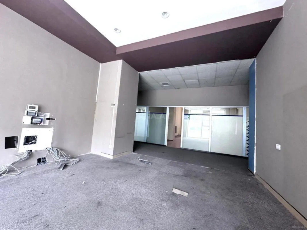 Kirayə verilir 20 otaqlı ofis 1400 m²